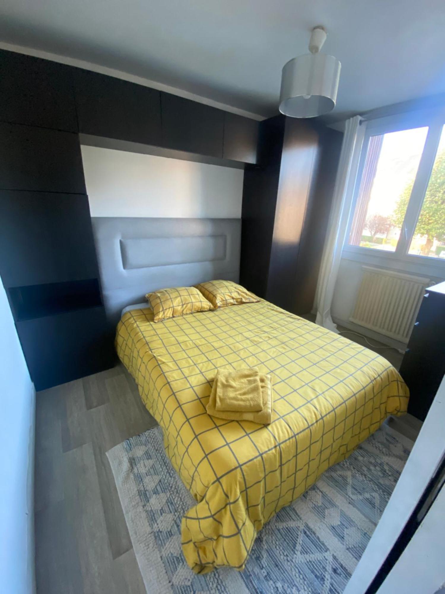 Bel Appartement Spacieux ,Convivial De 3 Chambres Avec Parking Prive Secure Caen Exterior foto